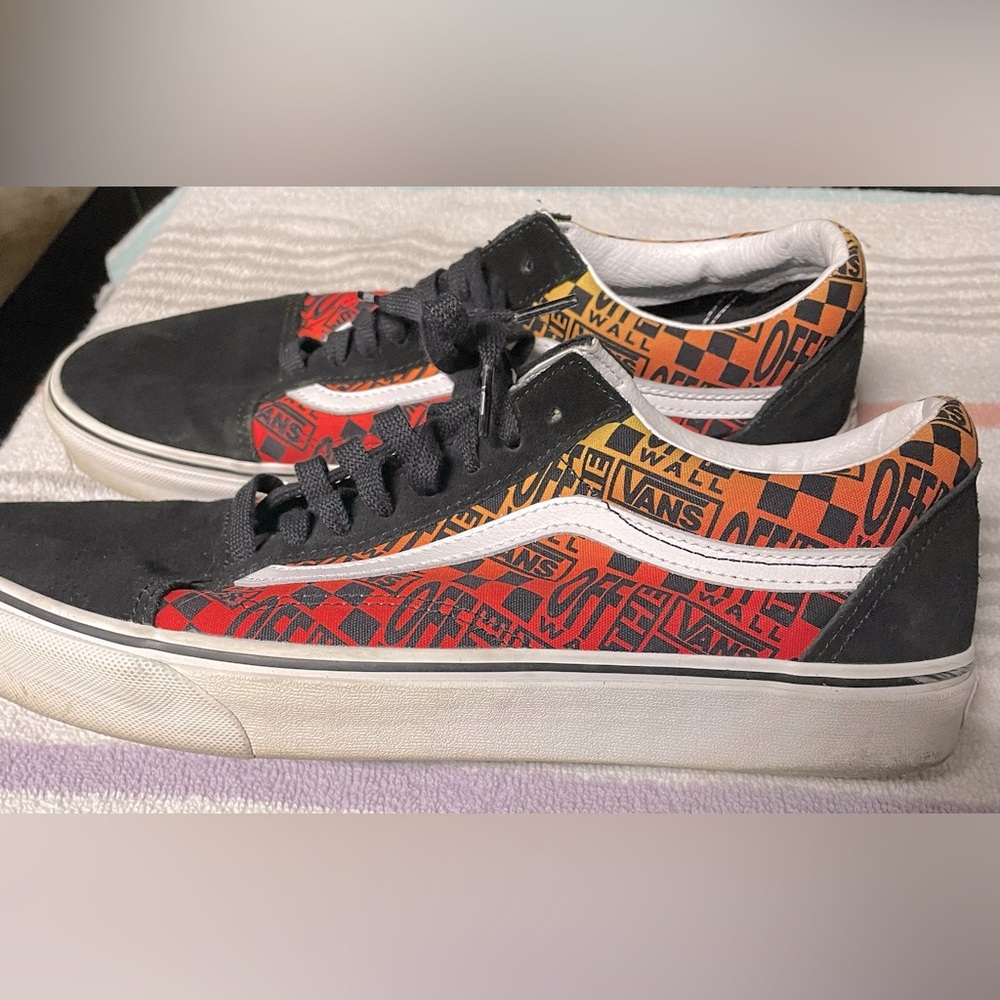 Vans with "Vans Off the Wall" - Men's 11.5M
